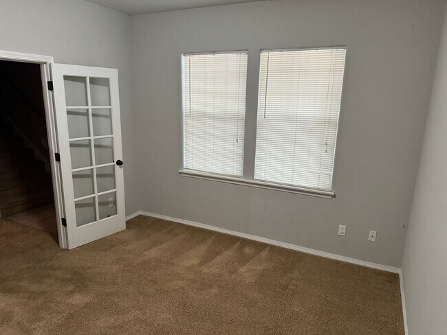 Building Photo - 3 Bed 2.5 Bath Home with 2 Car Garage
