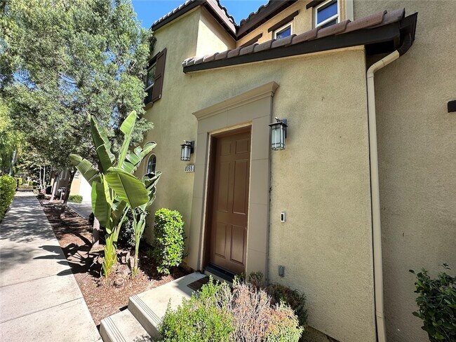 Building Photo - 8365 Greenwood Ln