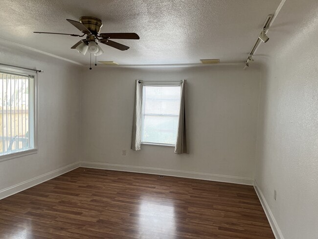 Building Photo - 901 Castaic Ave