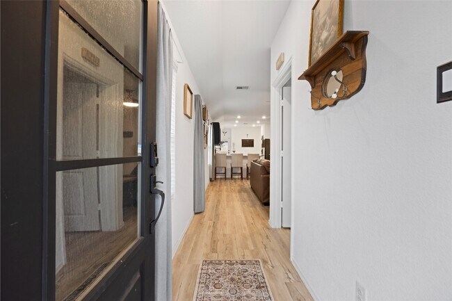 Building Photo - 10417 Pineland Dr