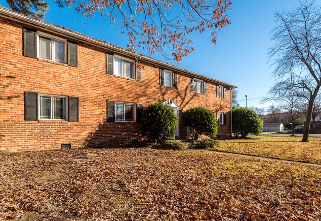Building Photo - Deering Manor