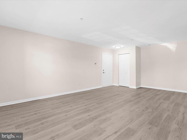 Building Photo - Ground Level Condo in Piney Orchard -Odenton