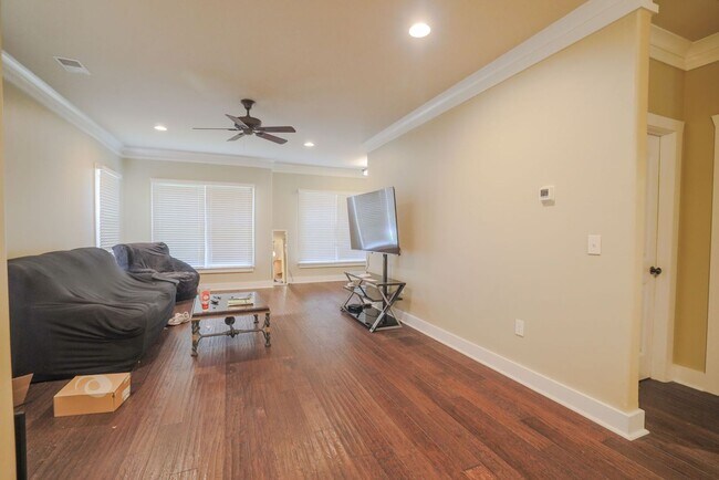 Foto del edificio - Quiet Apartment 2 Miles from Campus!