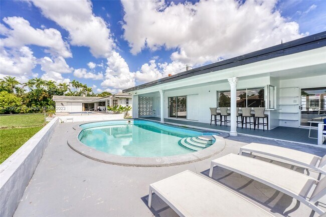 Building Photo - 425 Tamarind Dr
