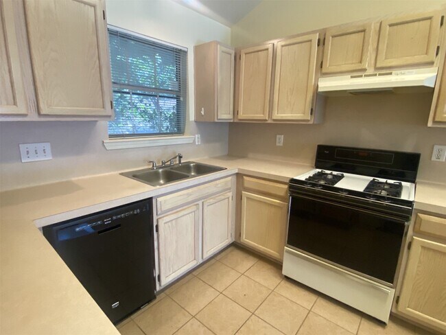 Building Photo - 2222 Havenhouse Dr