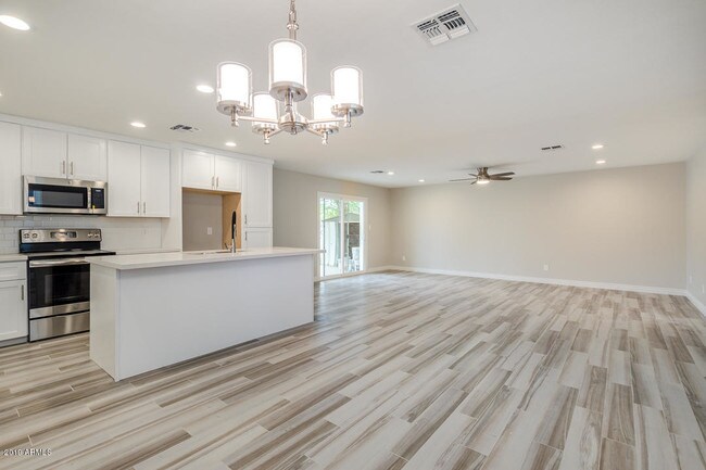 Building Photo - 2731 S Rita Ln