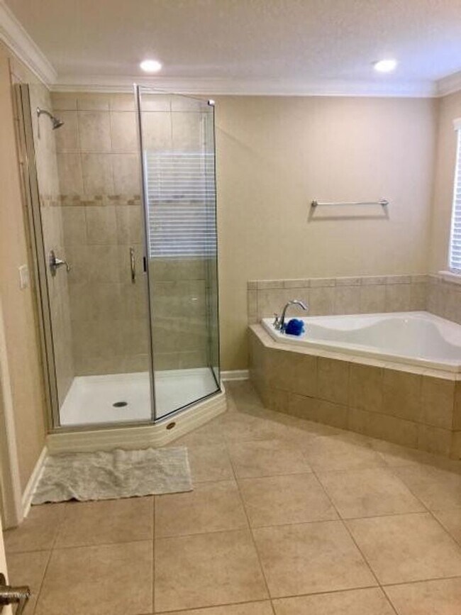 Building Photo - Executive Home in St Johns