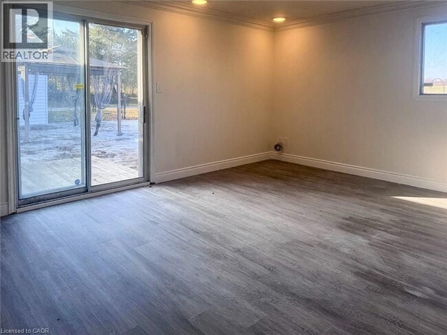 Photo du bâtiment - 375 Blue Lake Rd