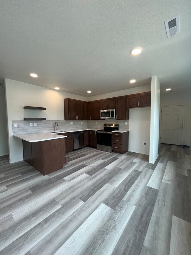Photo - 975 W 27th House