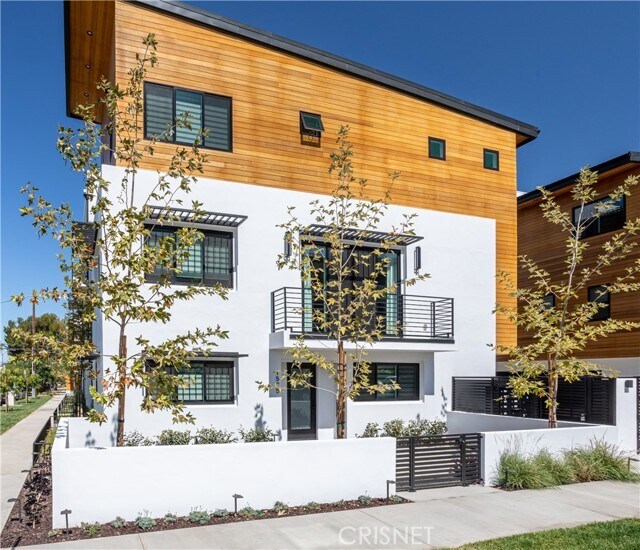 Building Photo - 5943 Pickford St