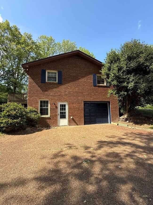 Foto del edificio - 3 BR 2 Bath Brick home