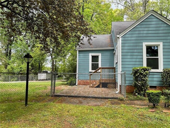 Building Photo - 4396 Briarcliff Rd NE