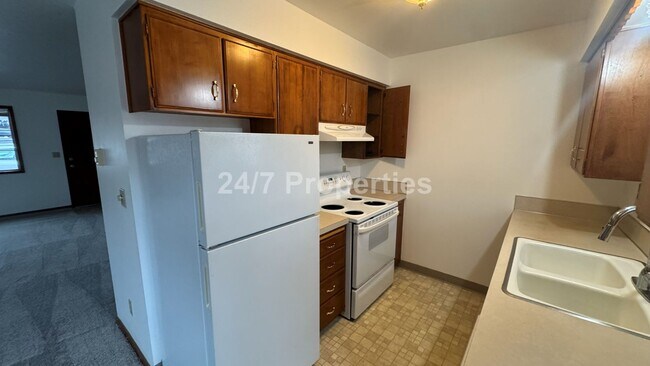 Foto del edificio - Charming 2BD/1BA with Patio  - Milwaukie