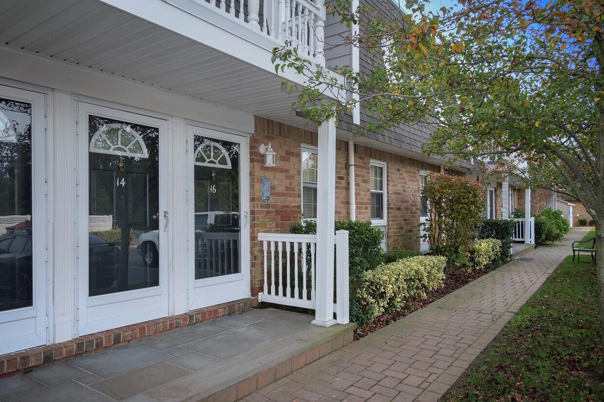 Building Photo - 20 Midship Ln