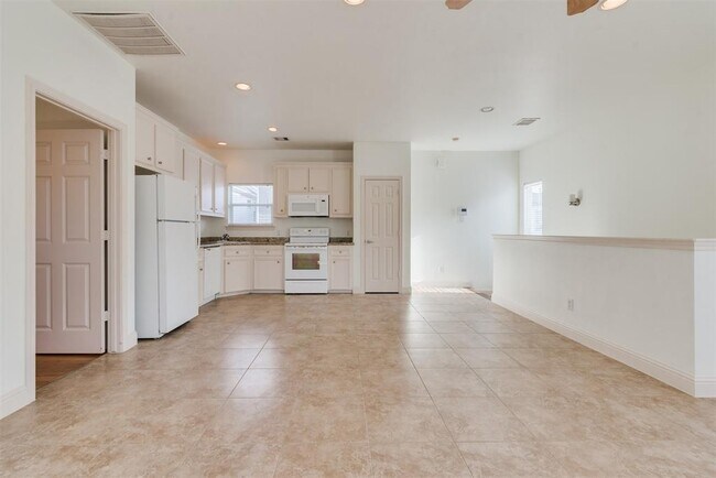 Building Photo - 428 Pecore St