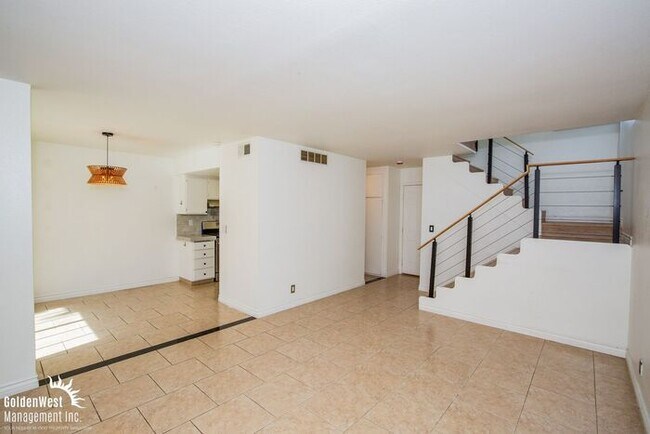 Foto del edificio - Modern 2Bdm 1.5Ba Townhome in Central Las ...
