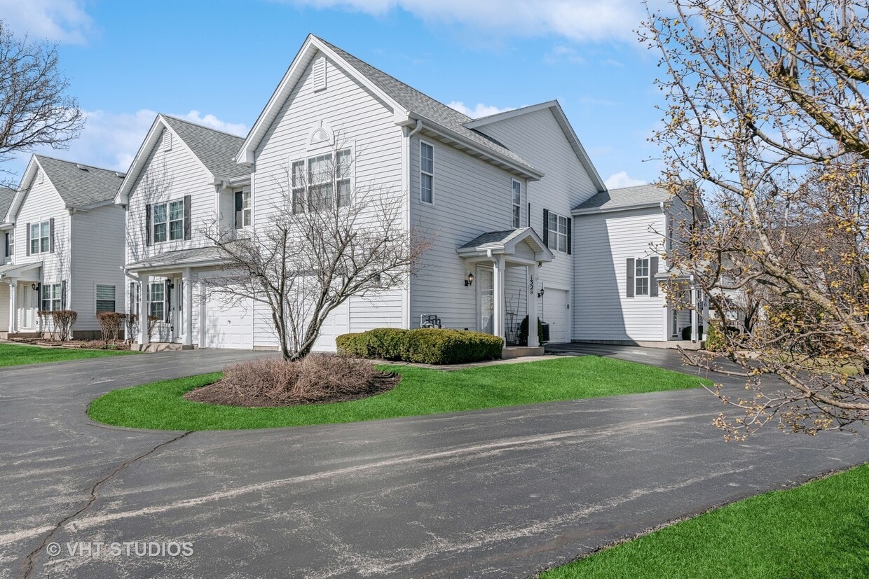 1328 Orleans Dr, Mundelein, IL 60060 Townhome Rentals in Mundelein IL