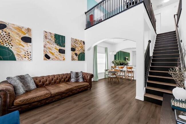 Building Photo - End-unit Townhome in Desirable Moss Park C...