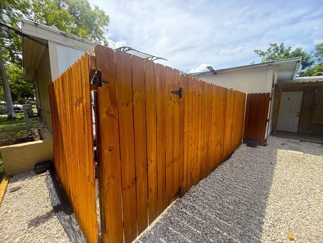Building Photo - 8239 Suncoast Dr
