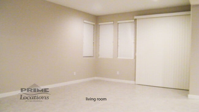 Building Photo - 4844 Holden Dr