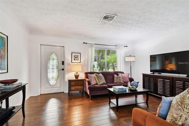 Foto del edificio - 2560 51st St N