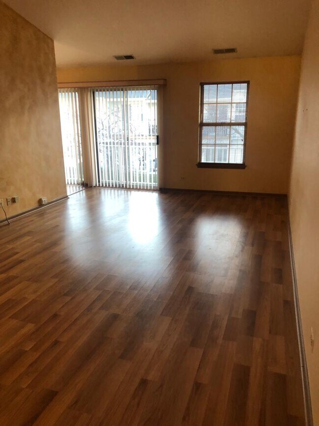 12 Truman Ct, Streamwood, IL 60107 Townhouse for Rent in Streamwood