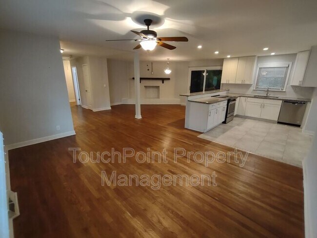 Foto del edificio - 6414 Elmwood Cir