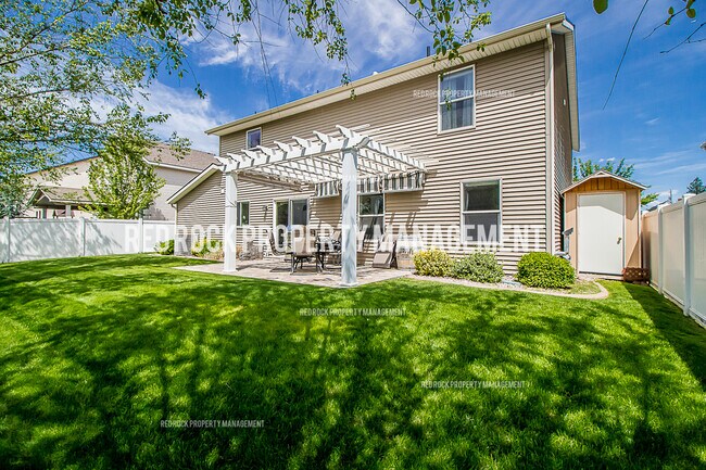 Foto del edificio - 18206 E Montgomery Ave