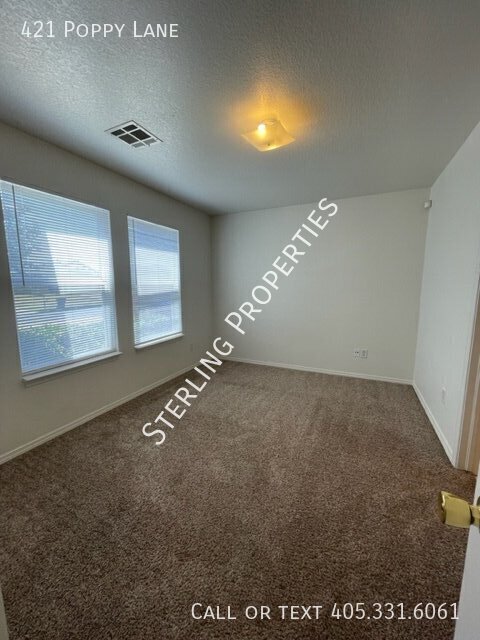 Foto del edificio - 421 Poppy Ln
