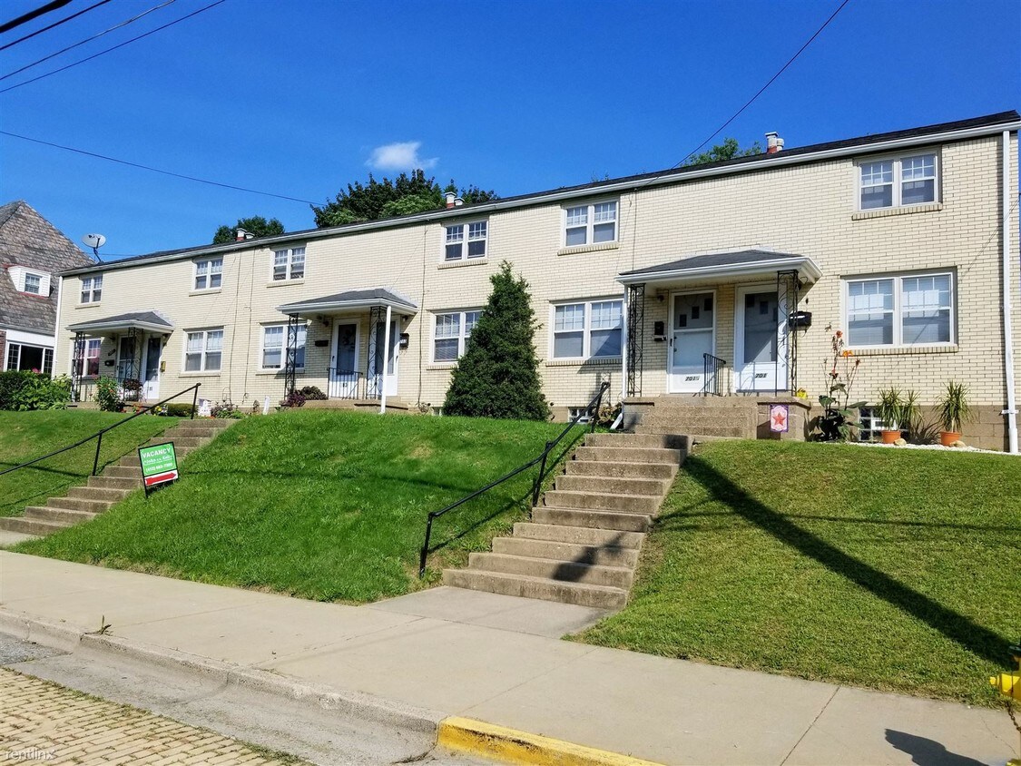 Primary Photo - 2 br, 1 bath Townhome - 701 1/2 First Street