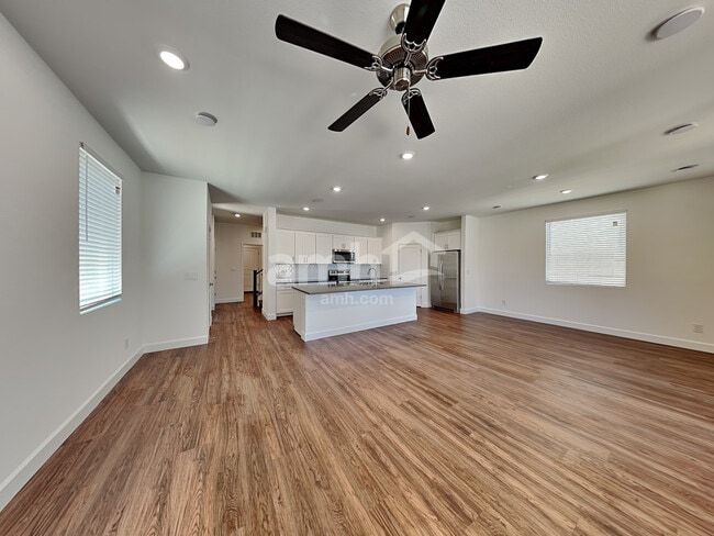 Building Photo - 10132 W Oleta Ave