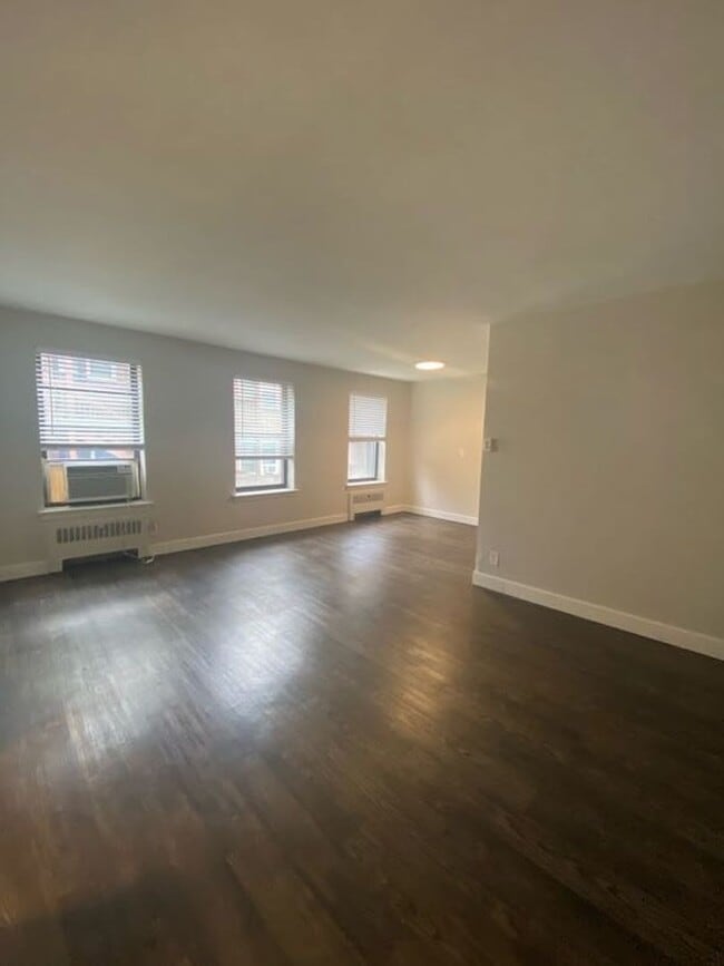 Building Photo - Updated Studio Apt in Dogtown!