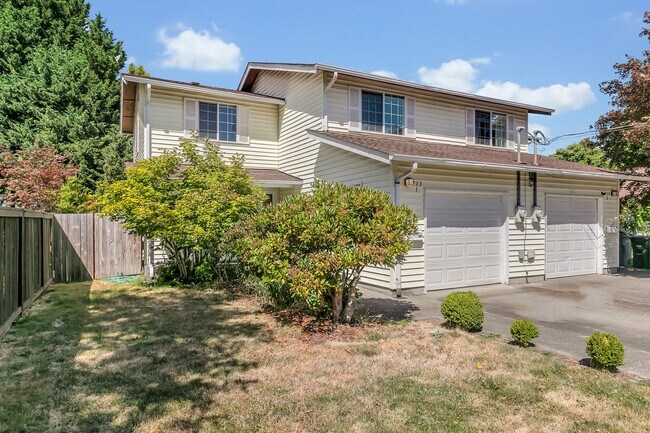Foto del edificio - Beautiful Puyallup Duplex with Large Yard ...