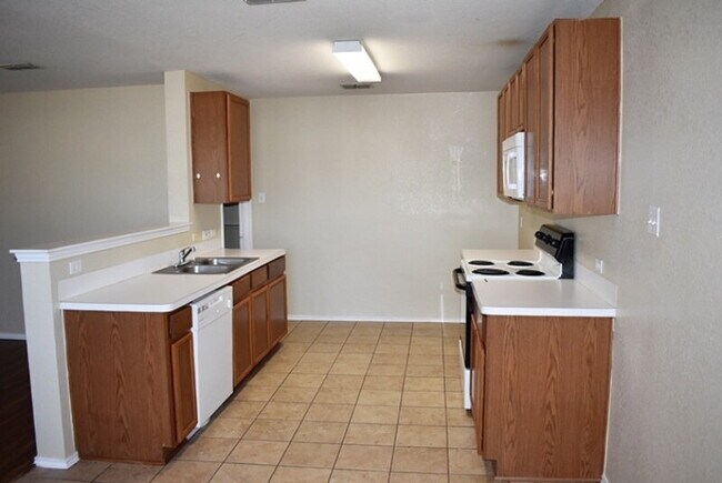 Foto del edificio - "Great 3-2-2 Home with Open Floor Plan and...