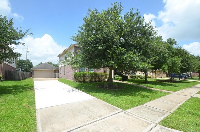 Foto del edificio - 22310 Bent Bridge Ln