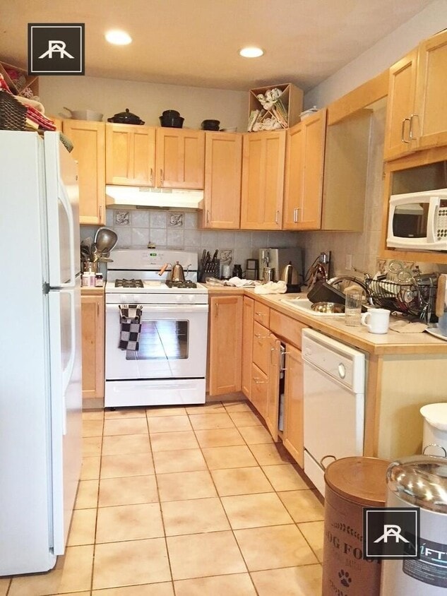 Primary Photo - 3 bedroom in Brookline MA 02445