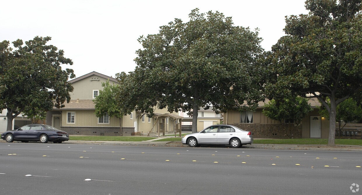 Foto del edificio - 4549-4963 Central Ave