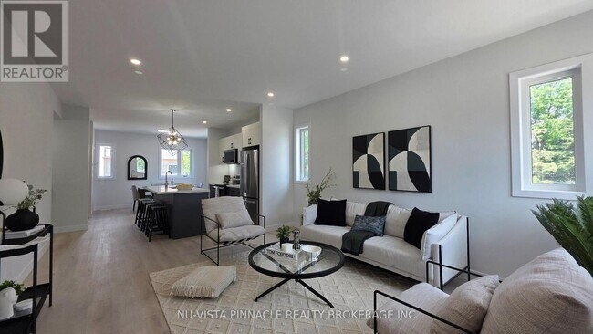 Photo du bâtiment - 1208 Fanshawe Park Rd E