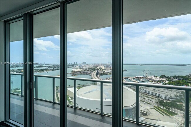 Foto del edificio - 888 Biscayne Blvd
