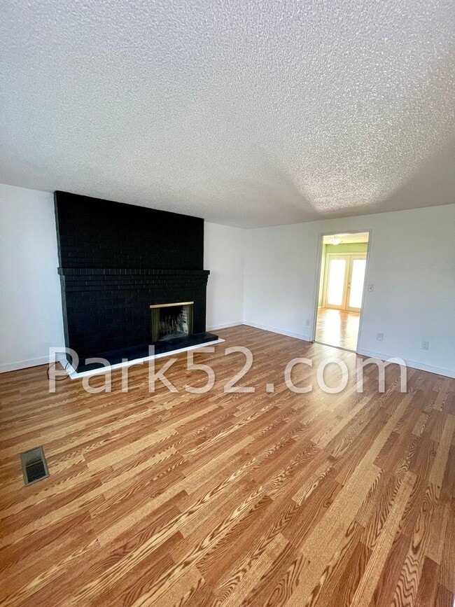 Building Photo - 5959 S 12th St