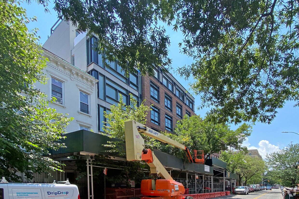 Foto del edificio - 420 Gates Ave