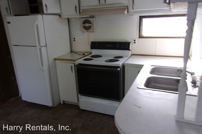 Building Photo - 165 White Birch St