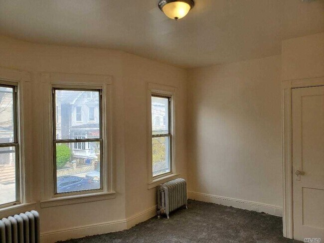 Building Photo - 76-36 85th Dr