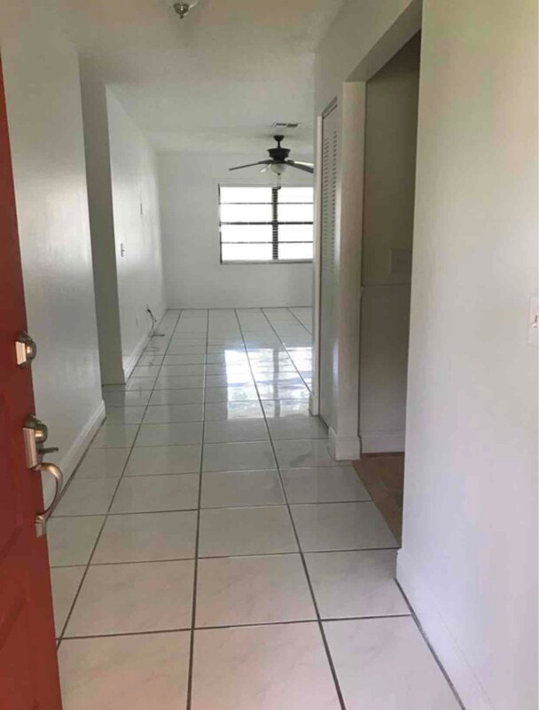 Foto del edificio - 10819 Roundview Ln