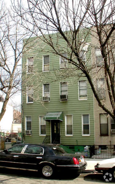 Building Photo - 354 Menahan St