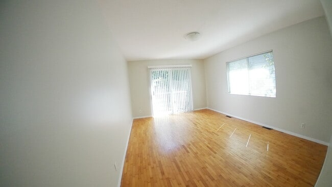 Building Photo - 691 Blue Mountain St