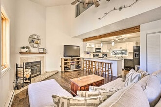 Building Photo - 163 Burgundy Cir