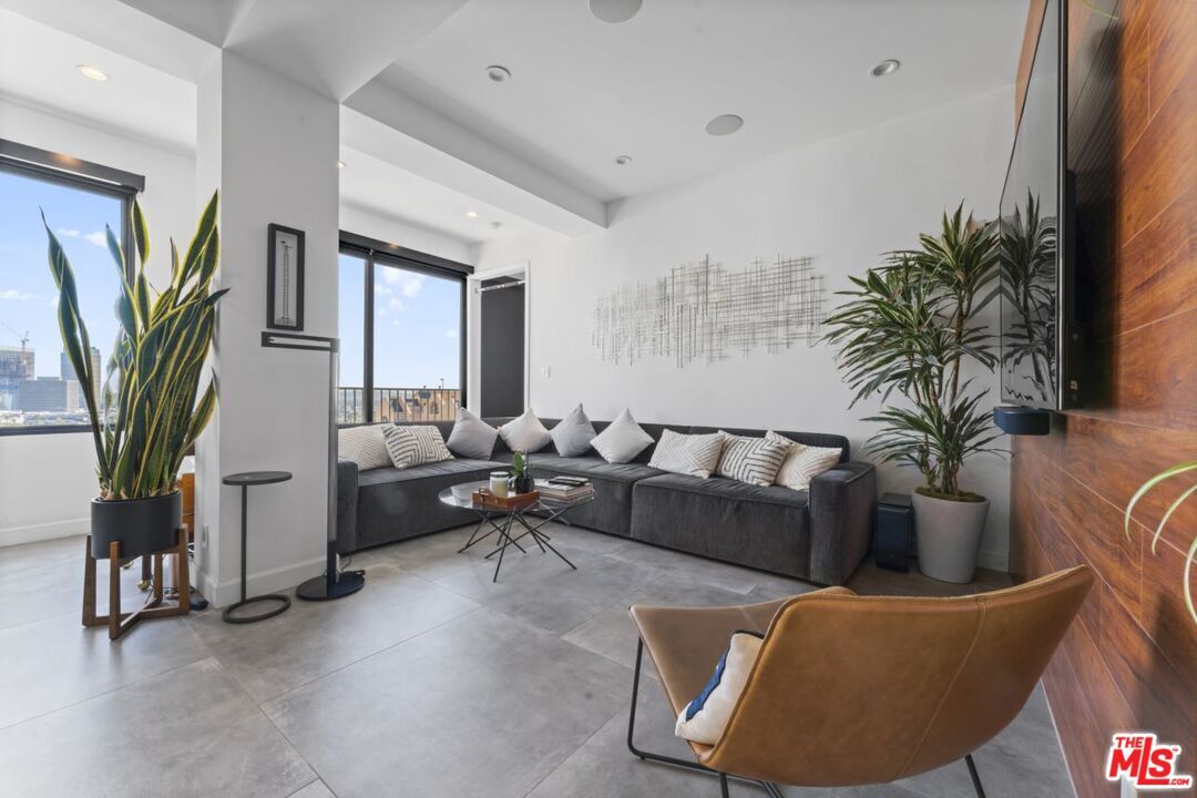 Foto principal - 10501 Wilshire Blvd