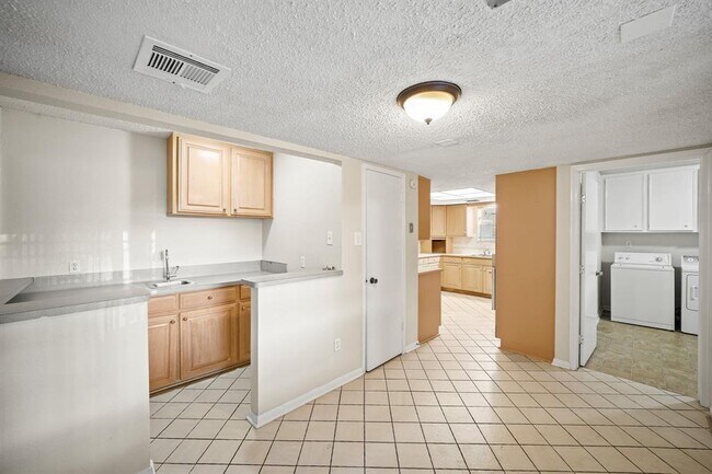 Foto del edificio - 10826 Bob White Dr