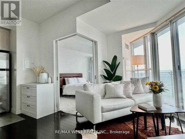 Building Photo - 50 Absolute Ave